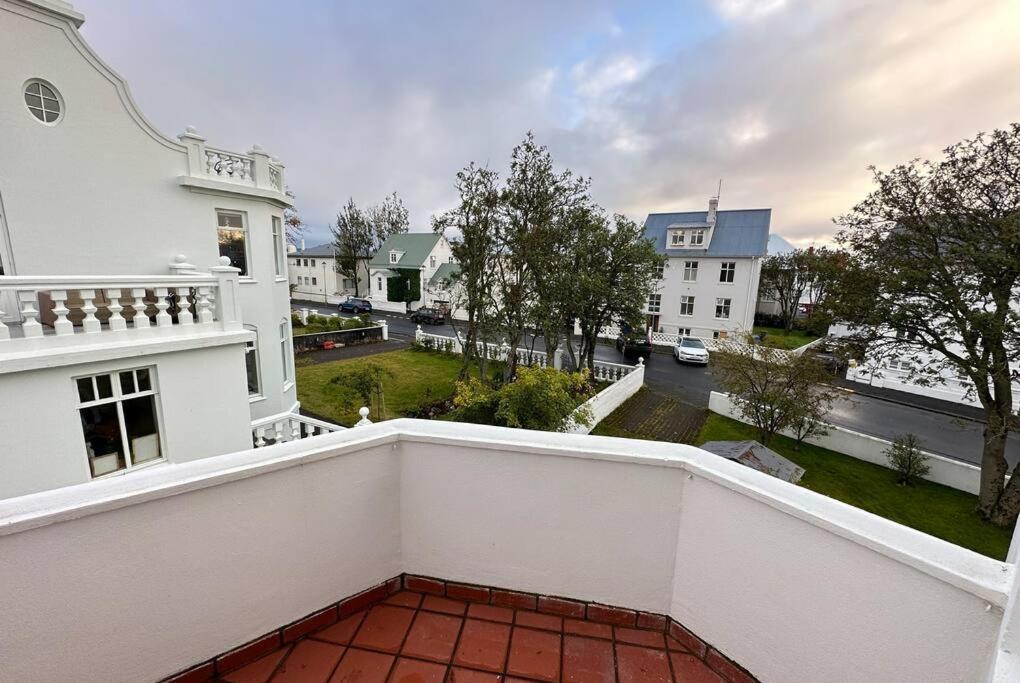 Beautiful 2 Bedroom Apartment Downtown Рейкьявик Экстерьер фото
