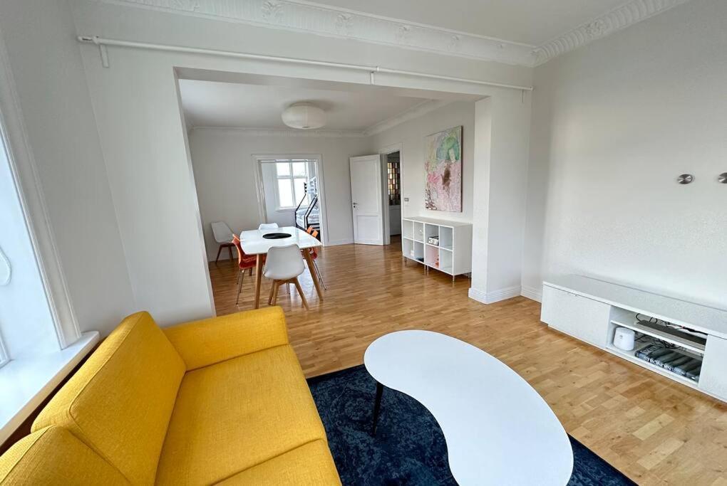 Beautiful 2 Bedroom Apartment Downtown Рейкьявик Экстерьер фото